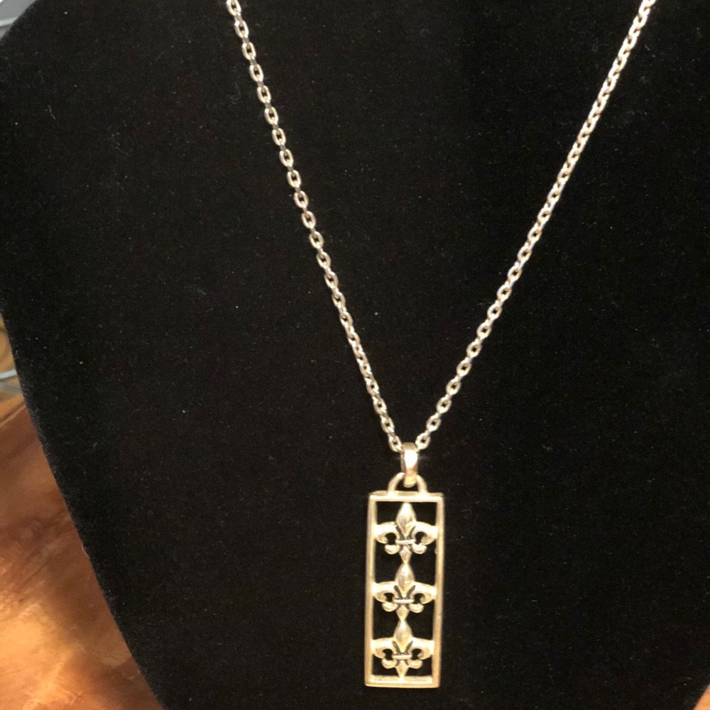 3 Bar Fleur de Lis Necklace on silver chain - Picture 13 of 13